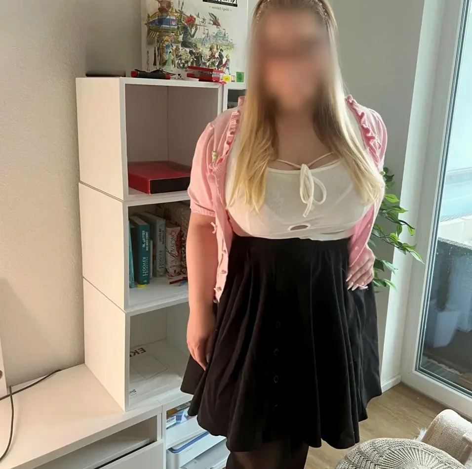 Ewa, 32