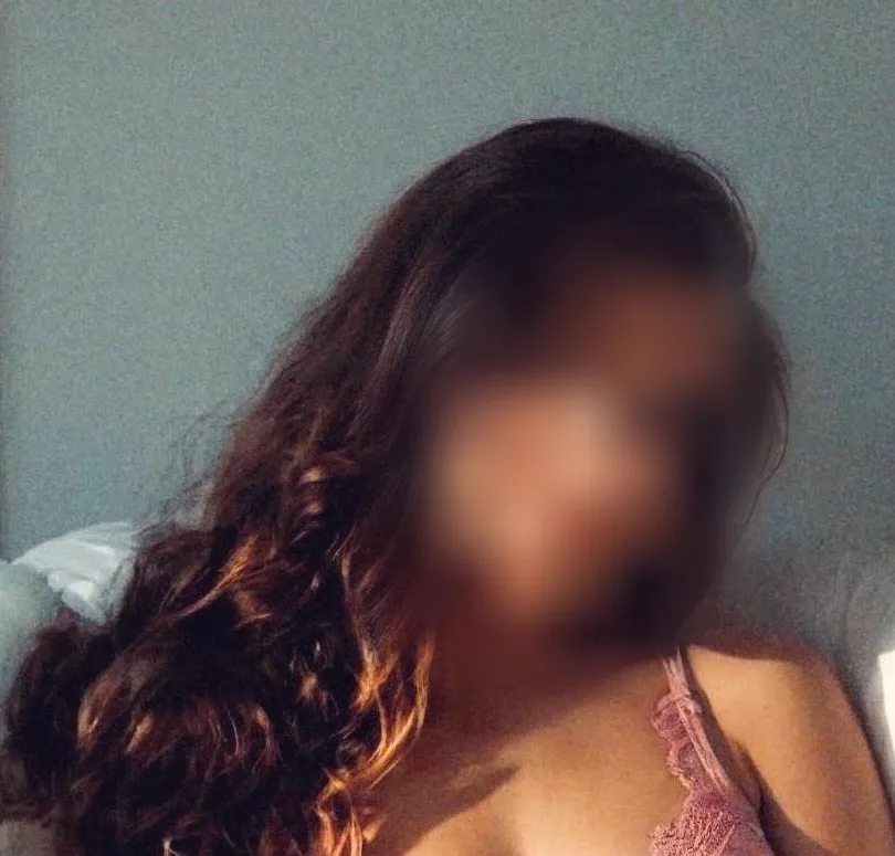 Mia, 25
