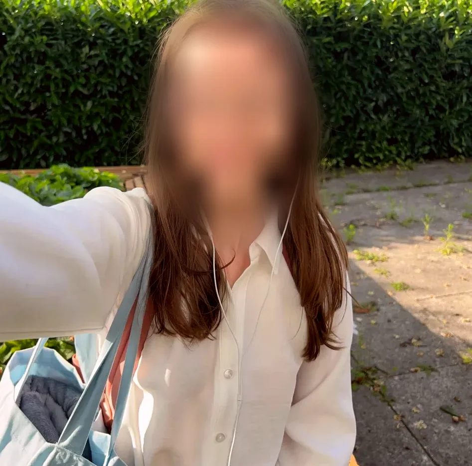 Saoirse, 22